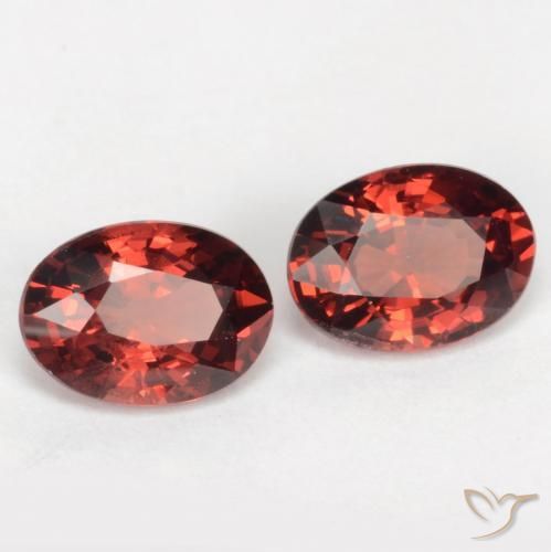 Shop natural 2.07ct Rouge foncé Grenat pyrope gems, ovale, from Mozambique at GemSelect. In stock, global shipping!