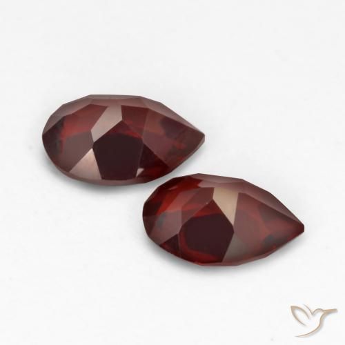 Shop natural 1.68ct Rouge sang profond Grenat pyrope gems, En forme de poire, from Mozambique at GemSelect. In stock, global shipping!