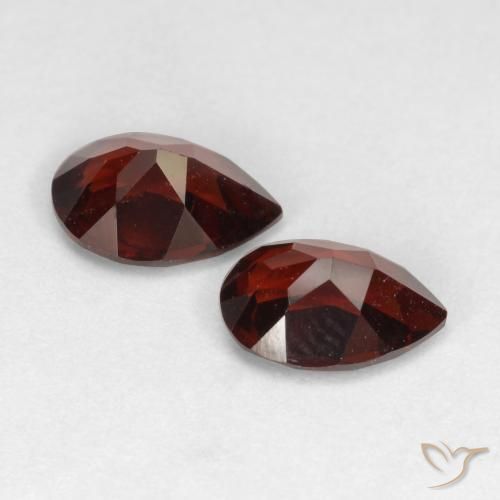 Shop natural 1.73ct Rouge foncé Grenat pyrope gems, En forme de poire, from Mozambique at GemSelect. In stock, global shipping!
