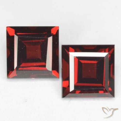 4.38ctw Naturel Rouge sang profond Grenat pyrope, Carré, VVS-VS