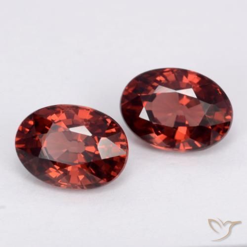 Shop natural 2.20ct Rouge foncé Grenat pyrope gems, ovale, from Mozambique at GemSelect. In stock, global shipping!