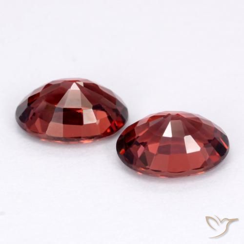 Shop natural 1.98ct Rouge foncé Grenat pyrope gems, ovale, from Mozambique at GemSelect. In stock, global shipping!