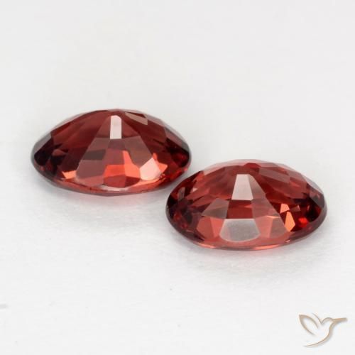 Shop natural 2.00ct Rouge écarlate profond Grenat pyrope gems, ovale, from Mozambique at GemSelect. In stock, global shipping!