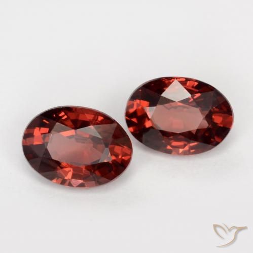 Shop natural 2.00ct Rouge écarlate profond Grenat pyrope gems, ovale, from Mozambique at GemSelect. In stock, global shipping!