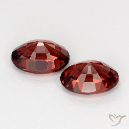 Shop natural 2.00ct Rouge écarlate profond Grenat pyrope gems, ovale, from Mozambique at GemSelect. In stock, global shipping!
