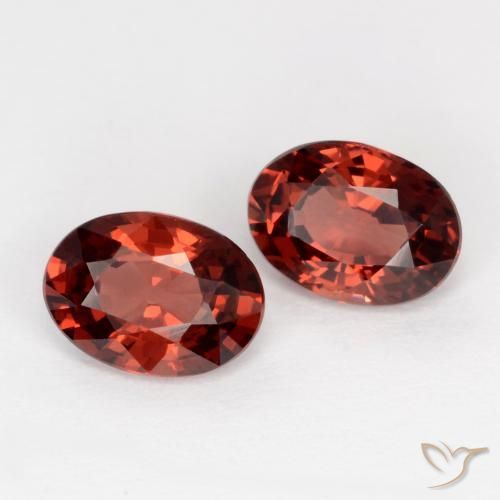 Shop natural 1.95ct Rouge foncé Grenat pyrope gems, ovale, from Mozambique at GemSelect. In stock, global shipping!