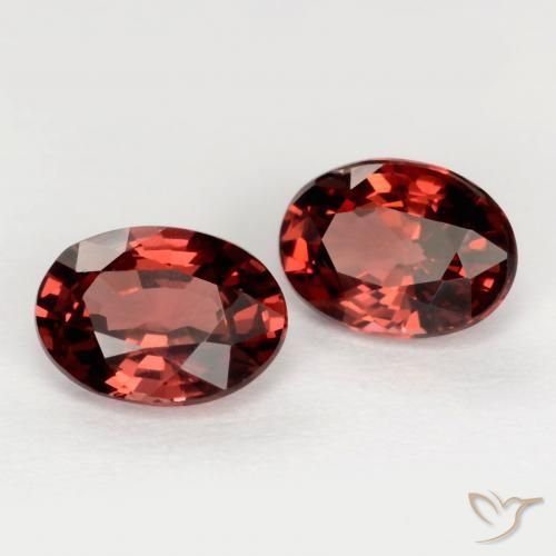Shop natural 1.93ct Rouge foncé Grenat pyrope gems, ovale, from Mozambique at GemSelect. In stock, global shipping!