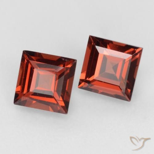 Shop natural 0.94ct Rouge foncé Grenat pyrope gems, Carré, from Mozambique at GemSelect. In stock, global shipping!