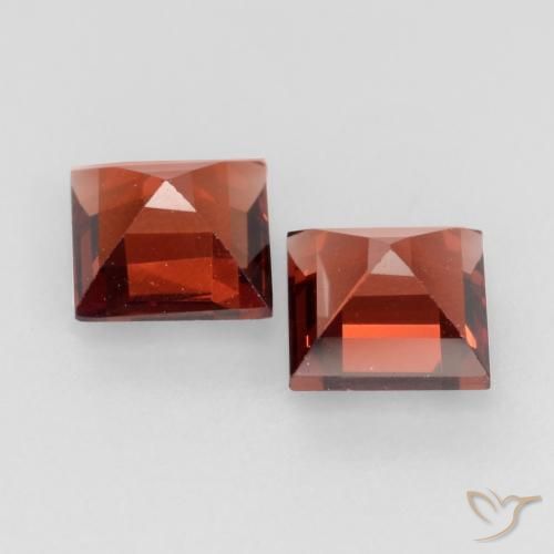 Shop natural 0.94ct Rouge foncé Grenat pyrope gems, Carré, from Mozambique at GemSelect. In stock, global shipping!
