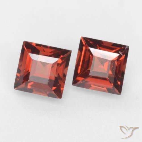 Shop natural 0.98ct Rouge moyen Grenat pyrope gems, Carré, from Mozambique at GemSelect. In stock, global shipping!