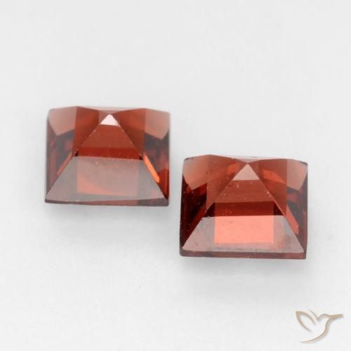 Shop natural 0.94ct Rouge moyen Grenat pyrope gems, Carré, from Mozambique at GemSelect. In stock, global shipping!