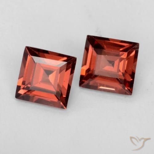 Shop natural 0.88ct Rouge moyen-foncé Grenat pyrope gems, Carré, from Mozambique at GemSelect. In stock, global shipping!