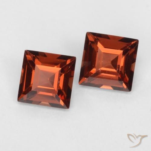 Shop natural 0.88ct Rouge moyen Grenat pyrope gems, Carré, from Mozambique at GemSelect. In stock, global shipping!