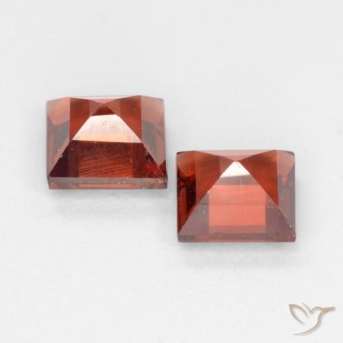 Shop natural 0.94ct Rouge foncé Grenat pyrope gems, Carré, from Mozambique at GemSelect. In stock, global shipping!