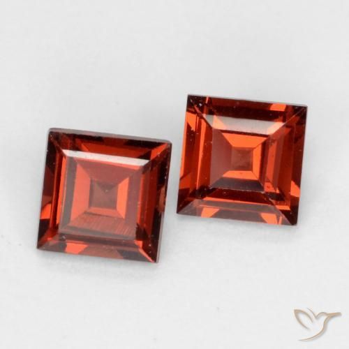Shop natural 0.92ct Rouge écarlate Grenat pyrope gems, Carré, from Mozambique at GemSelect. In stock, global shipping!