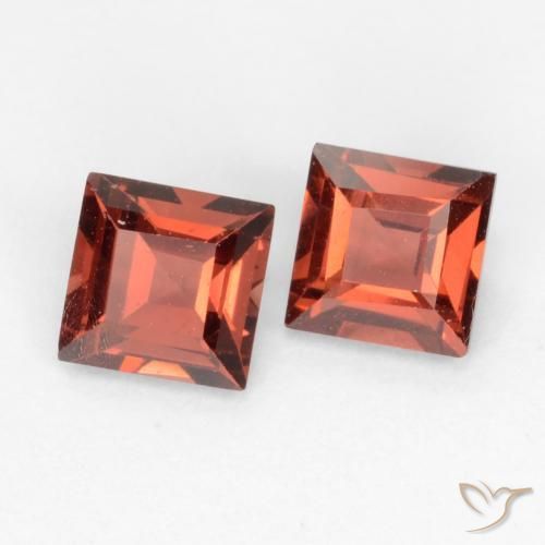 Shop natural 0.90ct Rouge moyen Grenat pyrope gems, Carré, from Mozambique at GemSelect. In stock, global shipping!