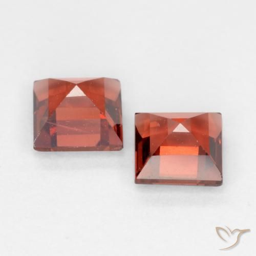 Shop natural 0.90ct Rouge moyen Grenat pyrope gems, Carré, from Mozambique at GemSelect. In stock, global shipping!
