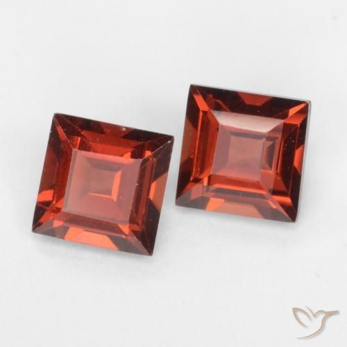 Shop natural 1.00ct Rouge moyen Grenat pyrope gems, Carré, from Mozambique at GemSelect. In stock, global shipping!