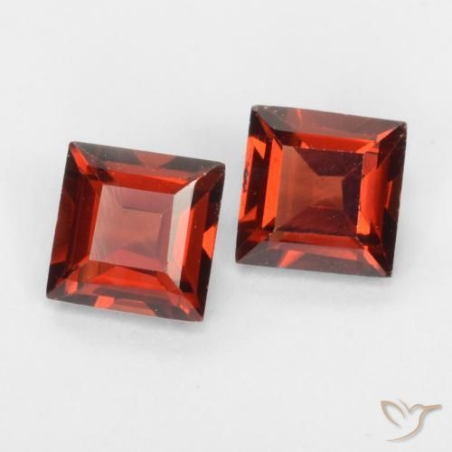 Shop natural 0.94ct Rouge groseille Grenat pyrope gems, Carré, from Mozambique at GemSelect. In stock, global shipping!