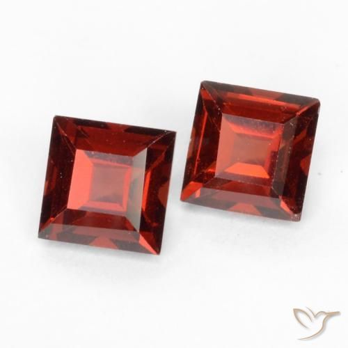 Shop natural 1.00ct Rouge groseille Grenat pyrope gems, Carré, from Mozambique at GemSelect. In stock, global shipping!