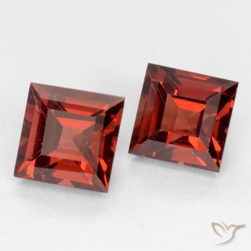 Shop natural 1.04ct Rouge écarlate profond Grenat pyrope gems, Carré, from Mozambique at GemSelect. In stock, global shipping!