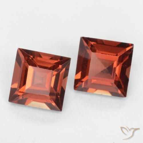 Shop natural 0.88ct Rouge moyen Grenat pyrope gems, Carré, from Mozambique at GemSelect. In stock, global shipping!
