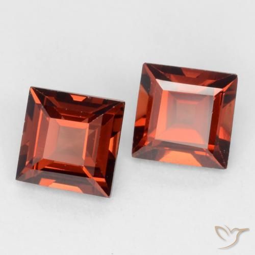 Shop natural 0.84ct Rouge moyen Grenat pyrope gems, Carré, from Mozambique at GemSelect. In stock, global shipping!