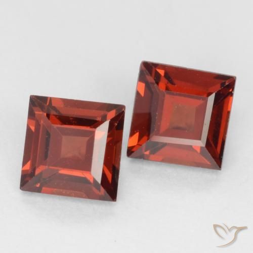 Shop natural 0.91ct Rouge groseille Grenat pyrope gems, Carré, from Mozambique at GemSelect. In stock, global shipping!
