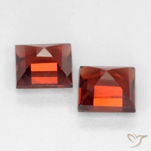 Shop natural 0.91ct Rouge groseille Grenat pyrope gems, Carré, from Mozambique at GemSelect. In stock, global shipping!