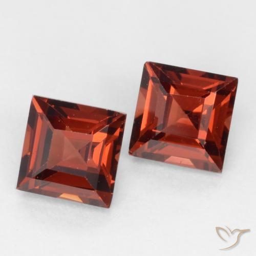 Shop natural 0.97ct Rouge moyen Grenat pyrope gems, Carré, from Mozambique at GemSelect. In stock, global shipping!