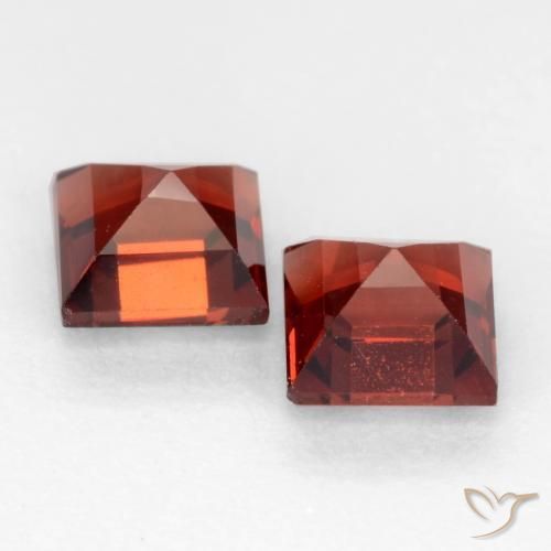 Shop natural 0.97ct Rouge moyen Grenat pyrope gems, Carré, from Mozambique at GemSelect. In stock, global shipping!
