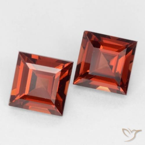 Shop natural 0.95ct Rouge groseille Grenat pyrope gems, Carré, from Mozambique at GemSelect. In stock, global shipping!