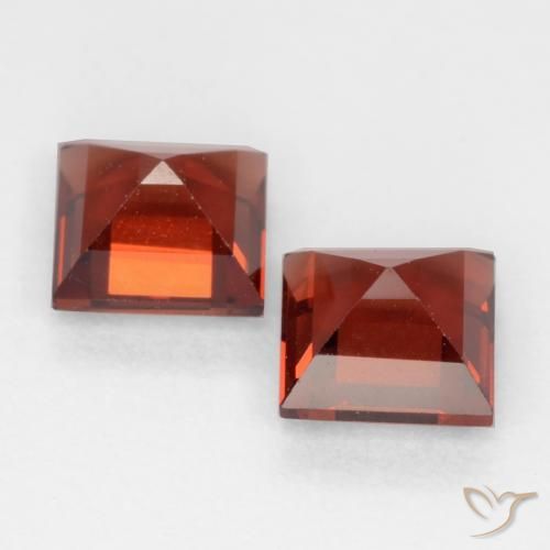 Shop natural 0.95ct Rouge groseille Grenat pyrope gems, Carré, from Mozambique at GemSelect. In stock, global shipping!