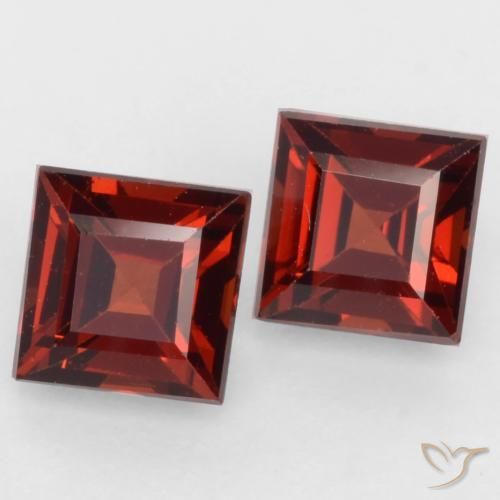Shop natural 0.92ct Rouge sang profond Grenat pyrope gems, Carré, from Mozambique at GemSelect. In stock, global shipping!