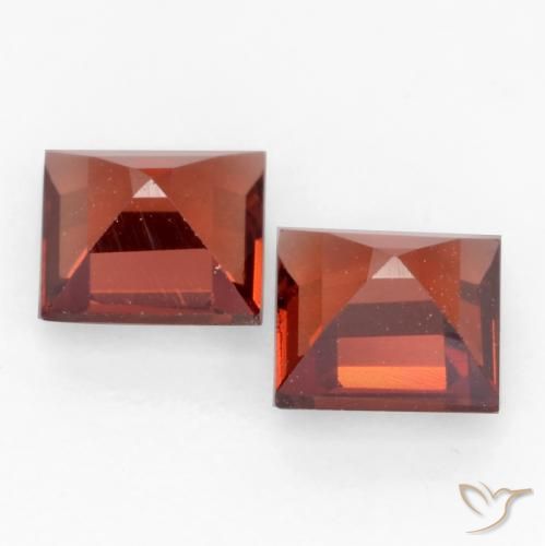 Shop natural 0.85ct Rouge vif Grenat pyrope gems, Carré, from Mozambique at GemSelect. In stock, global shipping!