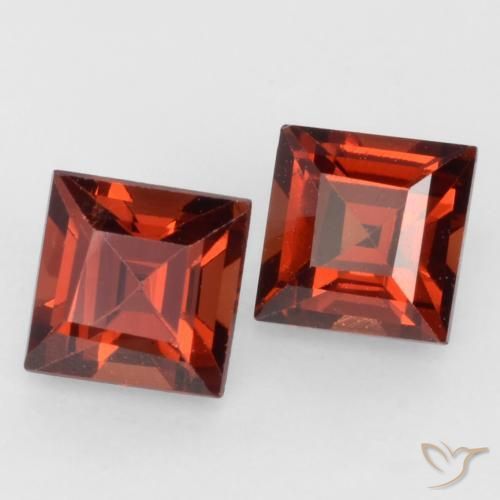 Shop natural 0.94ct Rouge moyen Grenat pyrope gems, Carré, from Mozambique at GemSelect. In stock, global shipping!