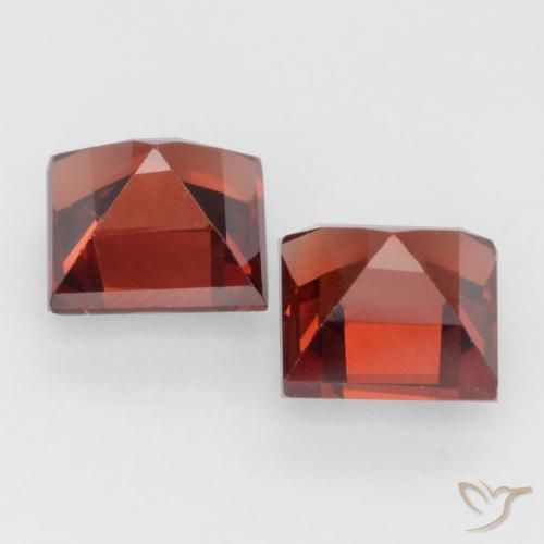 Shop natural 0.94ct Rouge moyen Grenat pyrope gems, Carré, from Mozambique at GemSelect. In stock, global shipping!