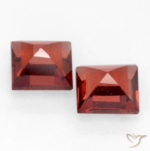 Shop natural 0.89ct Rouge Sangria Grenat pyrope gems, Carré, from Mozambique at GemSelect. In stock, global shipping!