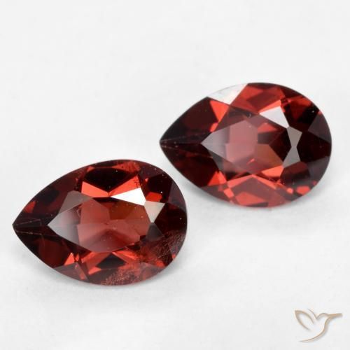Shop natural 1.82ct Rouge foncé Grenat pyrope gems, En forme de poire, from Mozambique at GemSelect. In stock, global shipping!