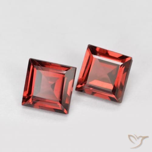 Shop natural 1.01ct Rouge foncé Grenat pyrope gems, Carré, from Mozambique at GemSelect. In stock, global shipping!