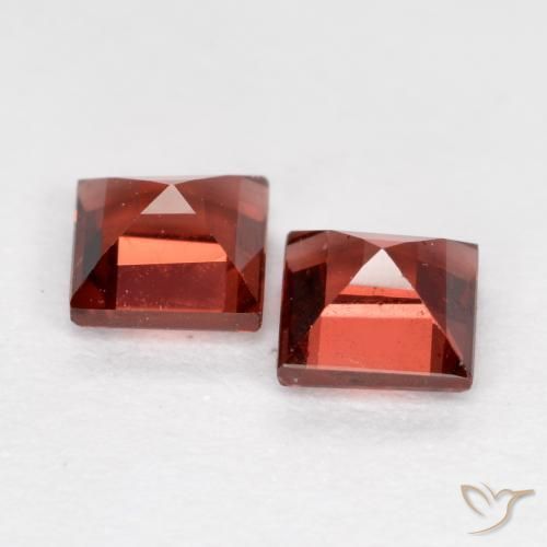 Shop natural 1.09ct Rouge moyen Grenat pyrope gems, Carré, from Mozambique at GemSelect. In stock, global shipping!
