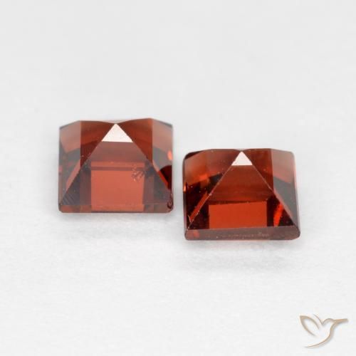 Shop natural 1.09ct Rouge moyen Grenat pyrope gems, Carré, from Mozambique at GemSelect. In stock, global shipping!