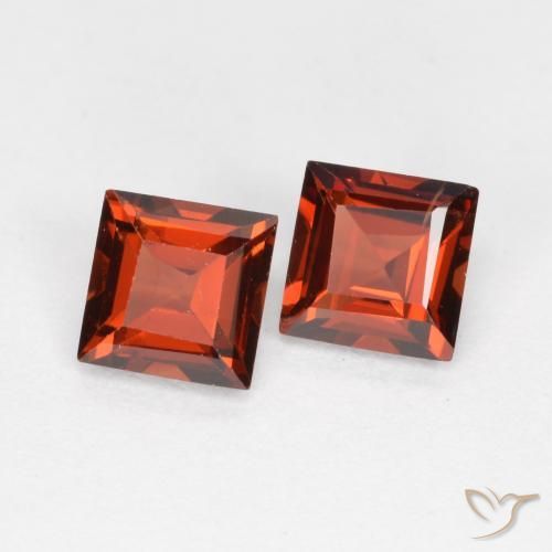 Shop natural 0.90ct Rouge vif Grenat pyrope gems, Carré, from Mozambique at GemSelect. In stock, global shipping!