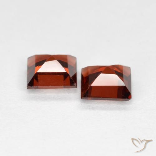 Shop natural 0.90ct Rouge vif Grenat pyrope gems, Carré, from Mozambique at GemSelect. In stock, global shipping!