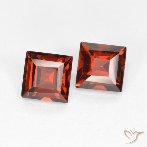 Shop natural 0.91ct Rouge vif Grenat pyrope gems, Carré, from Mozambique at GemSelect. In stock, global shipping!