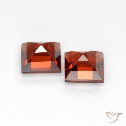 Shop natural 0.91ct Rouge vif Grenat pyrope gems, Carré, from Mozambique at GemSelect. In stock, global shipping!