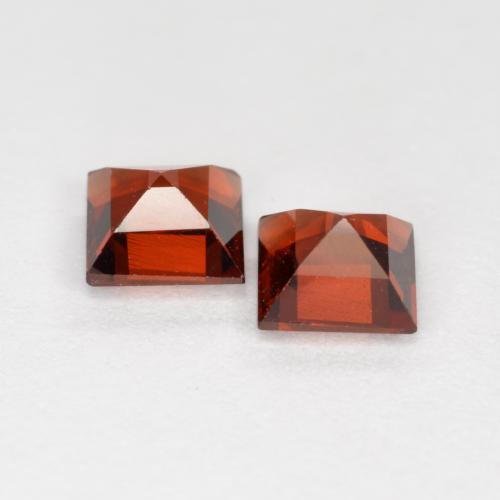 Achetez naturel 0,92ct rouge grenat pyrope gems, carré, en provenance mozambique chez gemselect. en stock, livraison internationale!