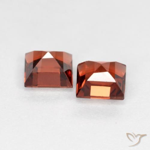 Shop natural 0.96ct Rouge moyen Grenat pyrope gems, Carré, from Mozambique at GemSelect. In stock, global shipping!