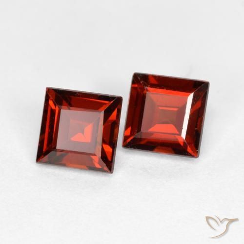Shop natural 0.93ct Rouge Sangria Grenat pyrope gems, Carré, from Mozambique at GemSelect. In stock, global shipping!