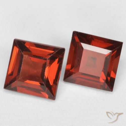 Shop natural 0.86ct Rouge groseille Grenat pyrope gems, Carré, from Mozambique at GemSelect. In stock, global shipping!